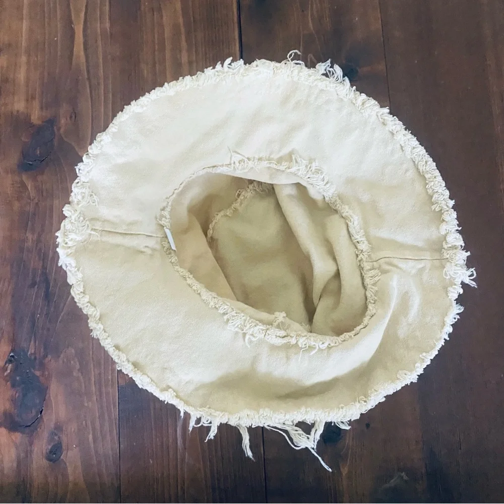 Yellow/cream frayed bucket hat